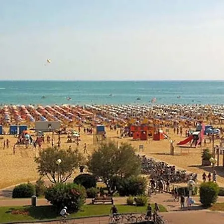 Hotel Colourful And Lively In Lignano