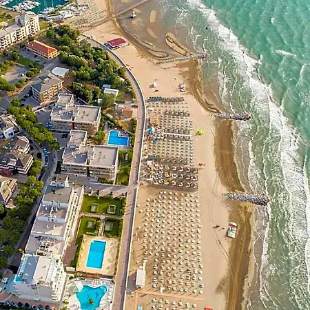 Colourful And Lively In Lignano Hotel 3*
