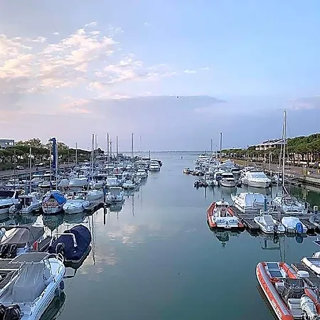 Ξενοδοχείο Colourful And Lively In Lignano 3*